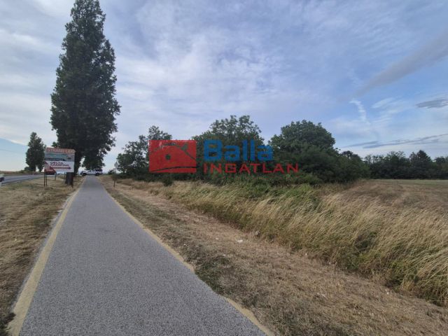 Balatonederics - Strandfürdő utca:  2624 m²-es telek   (53'000'000 ,- Ft)