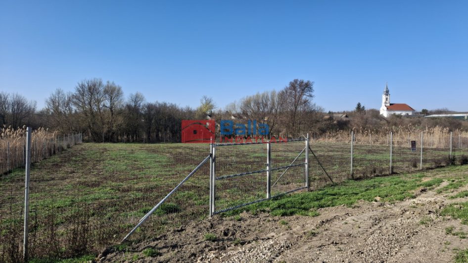 Csajág - Patak közelében:  2000 m&sup2;-es telek   (25'000'000 ,- Ft)