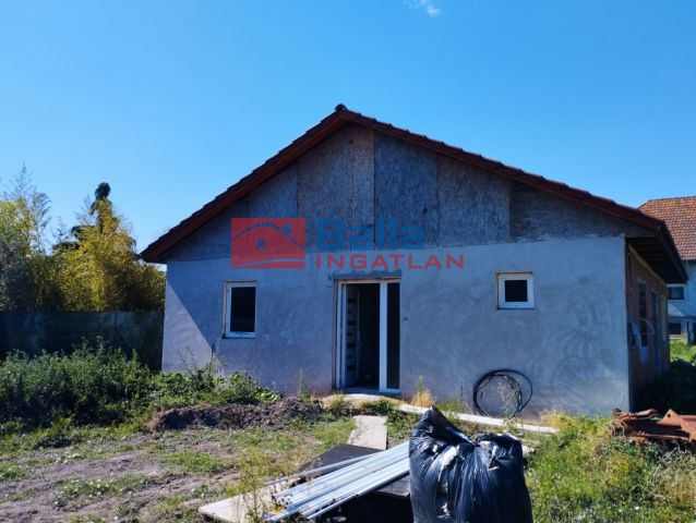 Dömsöd - Központ közeli utca:  2097 m²-es telek   (35'000'000 ,- Ft)