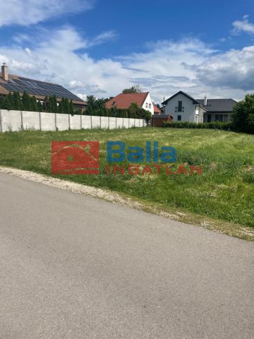 Gárdony - Központi utca:  665 m²-es telek   (35'900'000 ,- Ft)