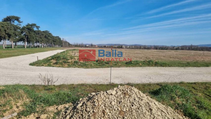 Keszthely - Szent Miklós utca:  734 m²-es telek   (23'000'000 ,- Ft)