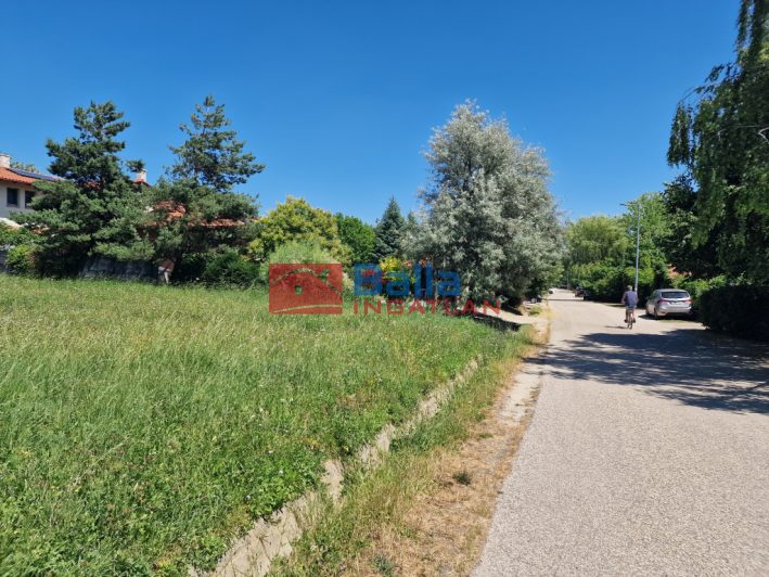 Nagykovácsi - Kaszáló utca:  932 m&sup2;-es telek   (120'000'000 ,- Ft)