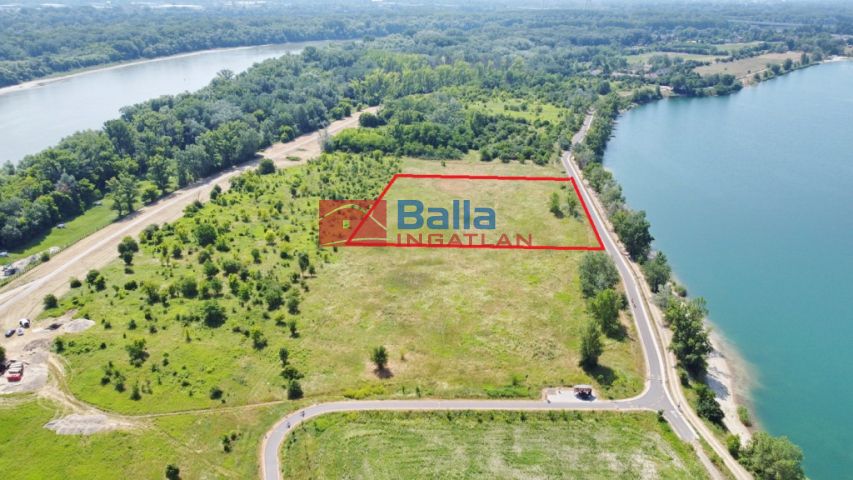 Szentendre - A Lupa tó mellett:  9725 m²-es telek