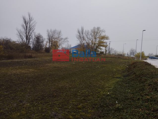 Szigetszentmiklós - Csepeli út út:  4526 m²-es telek   (120'000'000 ,- Ft)