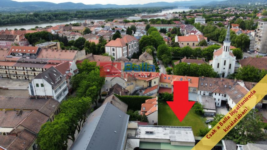 Vác - Széchenyi István utca:  887 m²-es telek   (113'030'000 ,- Ft)