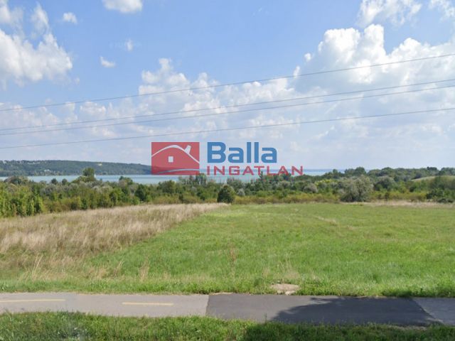 Balatonalmádi - Újhegy:  40 m²-es üdülő   (25'900'000 ,- Ft)