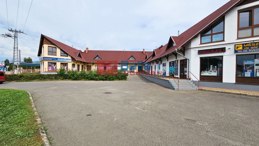 Vác - Szent László út:  761 m²-es üzlet üzletházban   (580'000'000 ,- Ft)