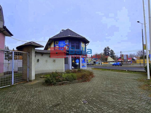 III. Kerület (Csillaghegy) - Mátyás király út:  260 m&sup2;-es üzlethelyiség utcai bejárattal   (1'650'000 ,- Ft)