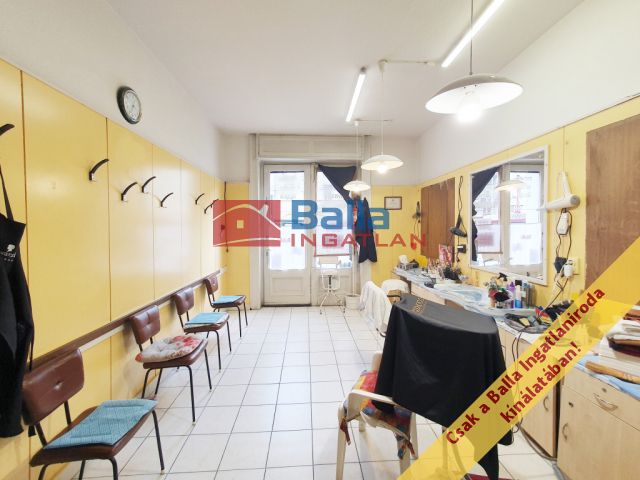 IX. Kerület (Belső Ferencváros) - Ferenc körúti Villamosmegálló közeli utca:  43 m²-es üzlethelyiség utcai bejárattal   (10'000'000 ,- Ft)