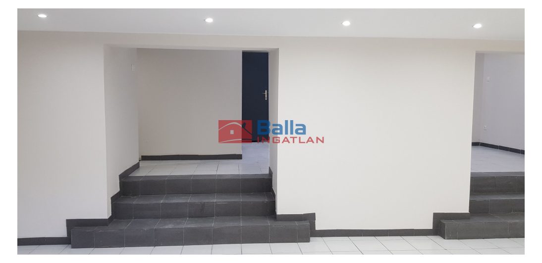 VII. Kerület (Középső-Erzsébetváros) - ALMÁSSY TÉR:  74 m&sup2;-es üzlethelyiség utcai bejárattal   (29'900'000 ,- Ft)