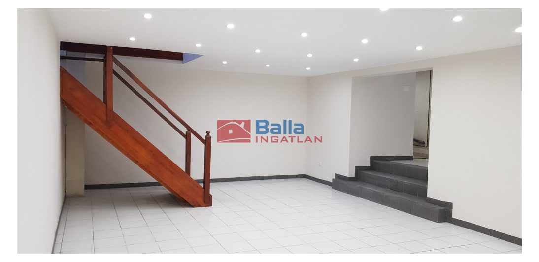 VII. Kerület (Középső-Erzsébetváros) - ALMÁSSY TÉR:  74 m&sup2;-es üzlethelyiség utcai bejárattal   (29'800'000 ,- Ft)