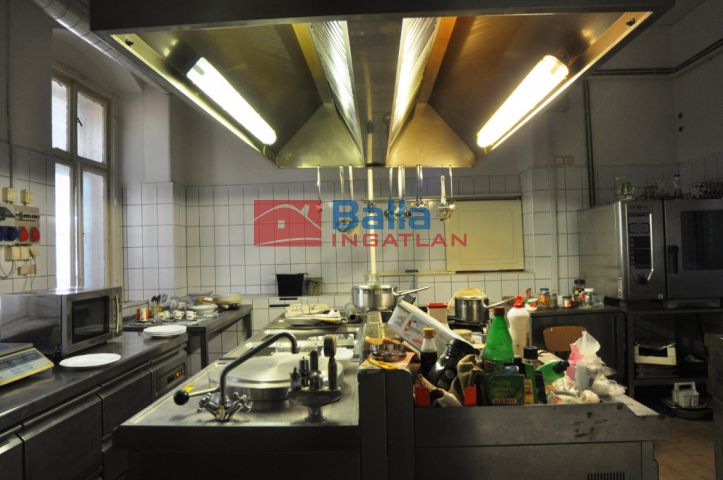 Piliscsaba - ELADÓ - BÉRBEADÓ Vendéglő Piliscsabán:  260 m²-es vendéglátó egység utcai bejárattal   (155'000'000 ,- Ft)