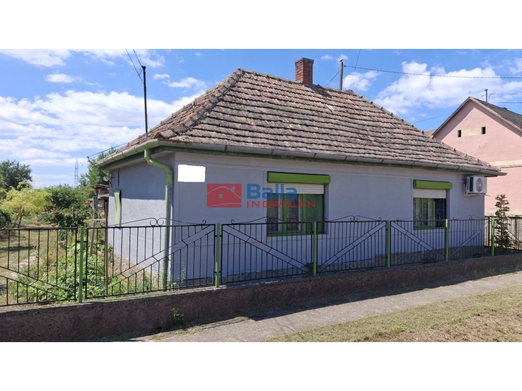 Balatonszabadi, Csendes utca, 70 m²-es, családi ház, 3 szobás