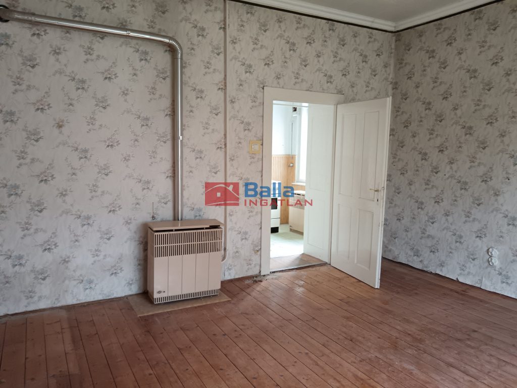 Biatorbágy, Szent l utca, 70 m²-es, sorház, 2 szobás, felújítandó állapotú