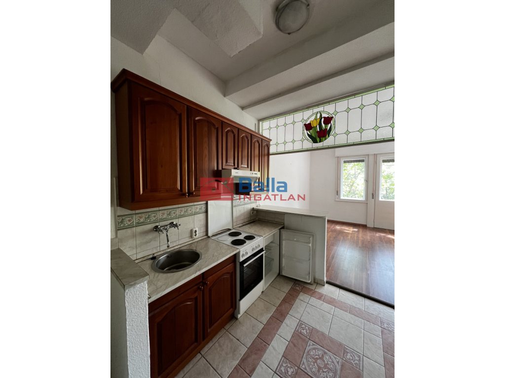 II. kerület, Budakeszi út, 34 m²-es, társasházi lakás, 1 szobás