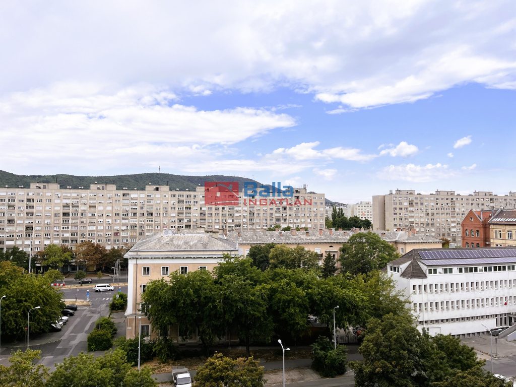 III. Kerület, Óbuda, 48 m²-es, társasházi lakás, 2 szobás, részben felújított állapotú