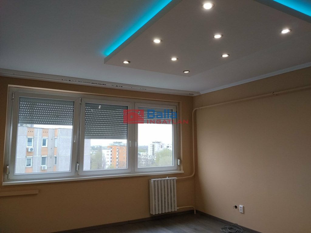 IX. Kerület, Üllői út, 53 m²-es, társasházi lakás, 2 szobás, részben felújított állapotú