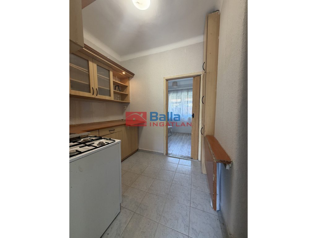 IX. Kerület, Osztag u. utca, 37 m²-es, sorház, 2 szobás, részben felújított állapotú