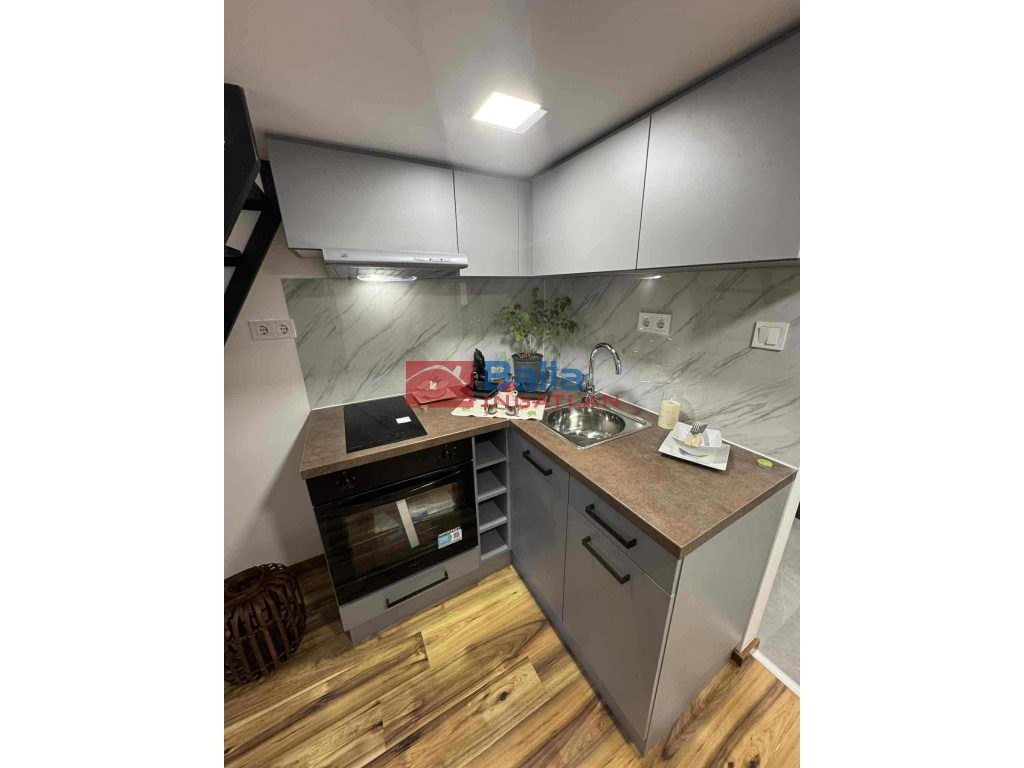 VIII. Kerület, Baross utca környékén, 26 m²-es, társasházi lakás