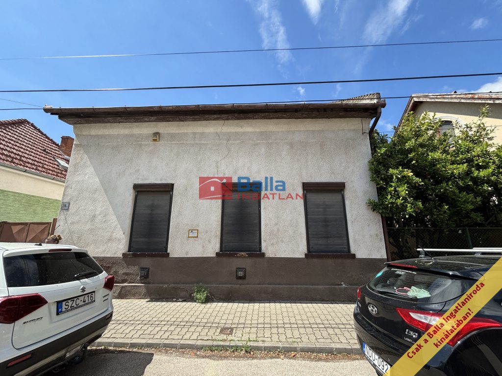 XIX. Kerület, Táncsics Mihály utca, 50 m²-es, családi ház, 2 szobás