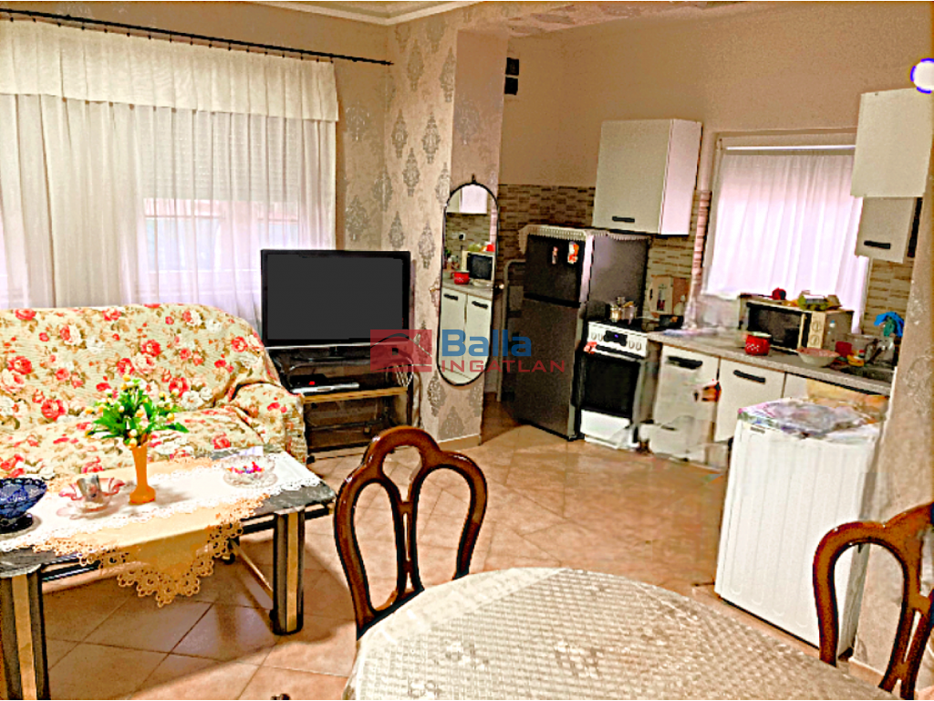 XV. Kerület, Thököly utca, 80 m²-es, házrész, 3 szobás, részben felújított állapotú