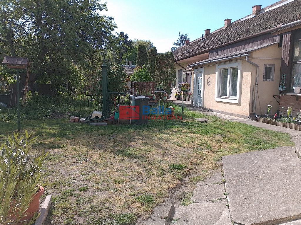 XVI. Kerület, Csömöri út, 40 m²-es, sorház, 1+1 szobás, átlagos állapotú