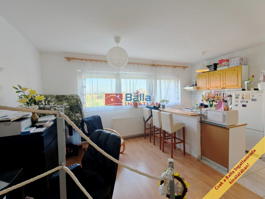 XVII. Kerület, Újlak utca, 47 m²-es, társasházi lakás, 2 szobás