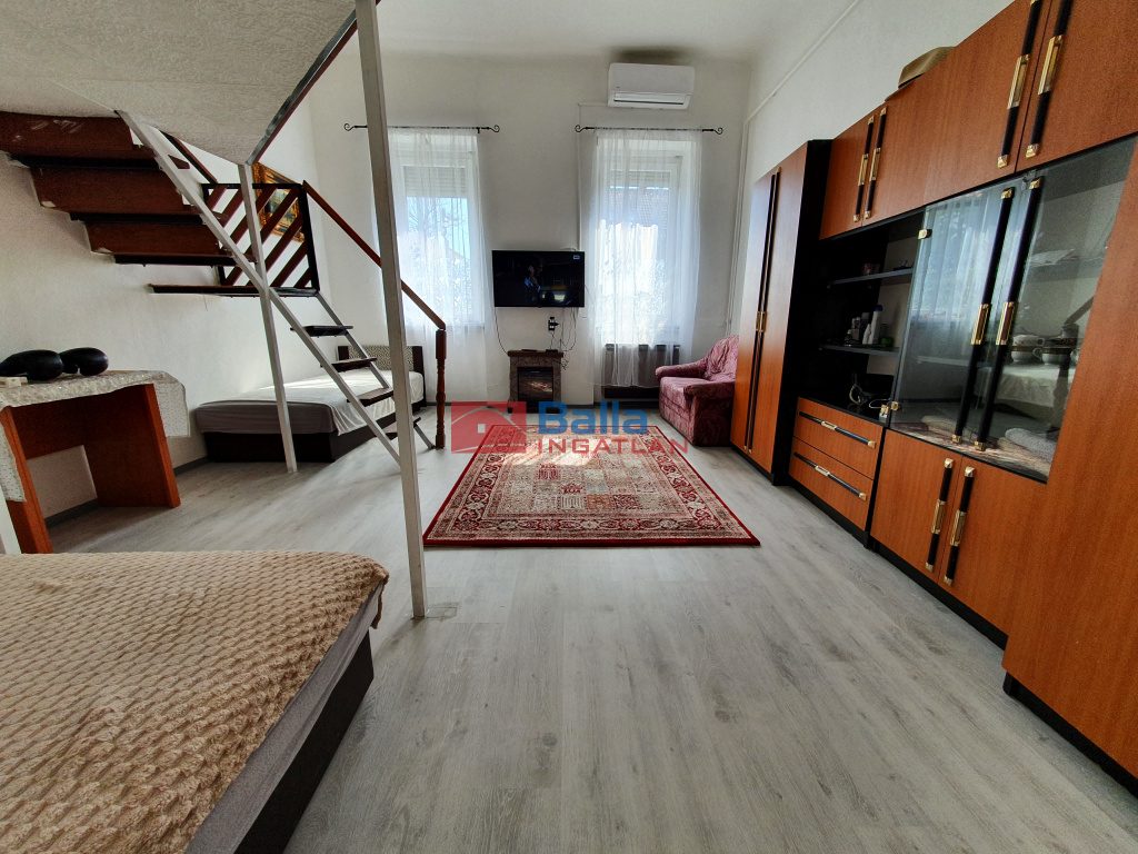 XX. Kerület, Központ, 43 m²-es, házrész, 1 szobás, részben felújított állapotú