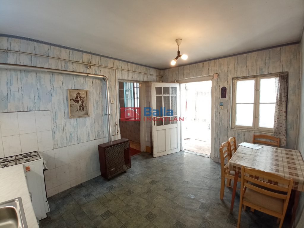 XXI. Kerület, ÍV utca, 40 m²-es, házrész, 1 szobás, felújítandó állapotú