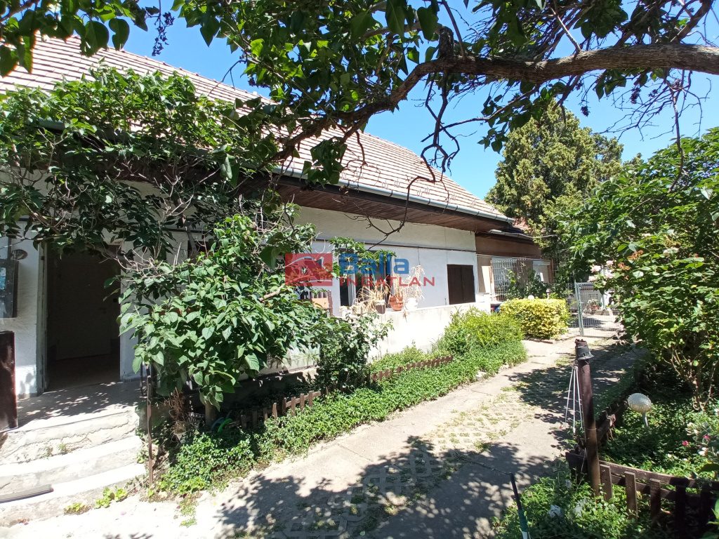 XXIII. Kerület, SZITÁS utca, 90 m²-es, házrész, 3 szobás, felújítandó állapotú