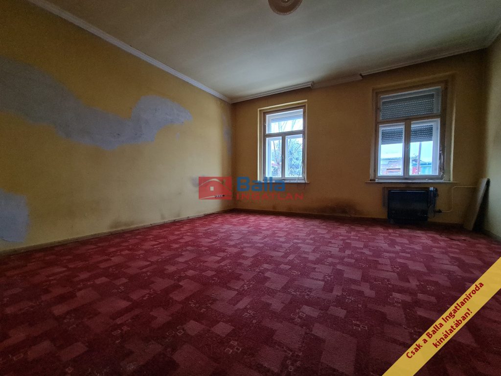 Cegléd, Szarvas utca, 124 m²-es, családi ház, 3 szobás, felújítandó állapotú