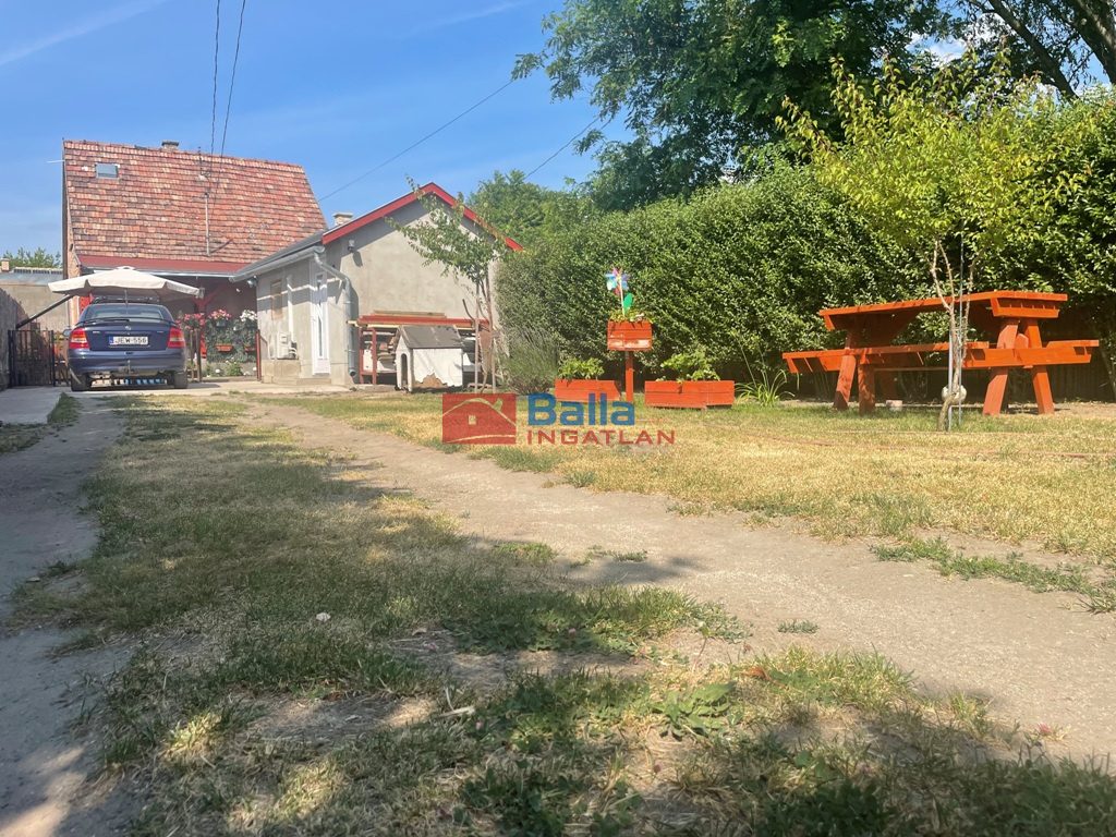 Csörög, Kolozsvári utca, 69 m²-es, családi ház, 4+1 szobás, részben felújított állapotú