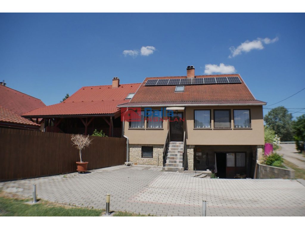 Dömsöd, Fő utca utca, 140 m²-es, ikerház, 4 szobás, újszerű állapotú
