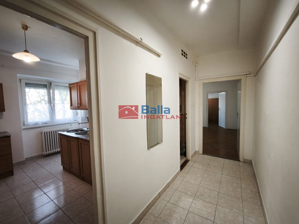 Dunaújváros, Dózsa György út, 51 m²-es, társasházi lakás, 2 szobás