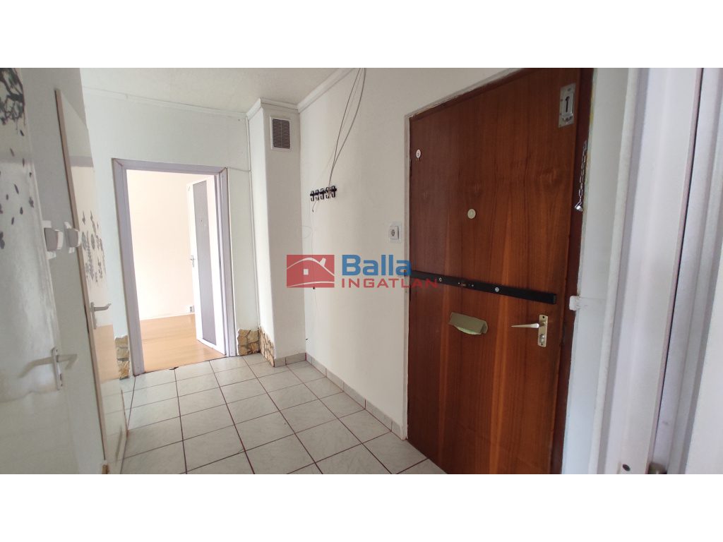 Dunaújváros, Tavasz utca, 47 m²-es, társasházi lakás, 2 szobás