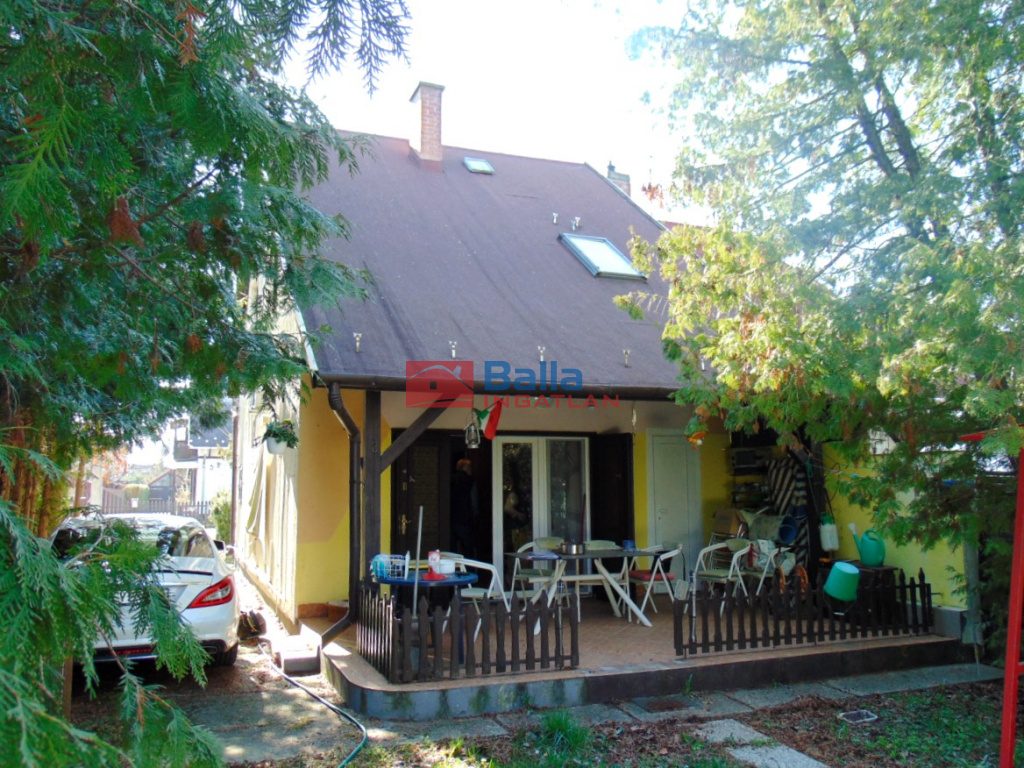 Gárdony, Partközeli Csendes utca, 83 m²-es, üdülő, 4+2 szobás