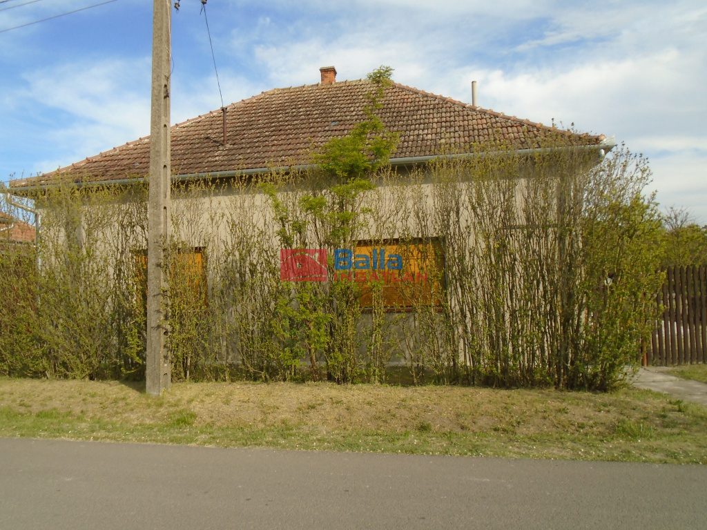 Jászkarajenő, Széchenyi utca, 87 m²-es, családi ház, 3 szobás