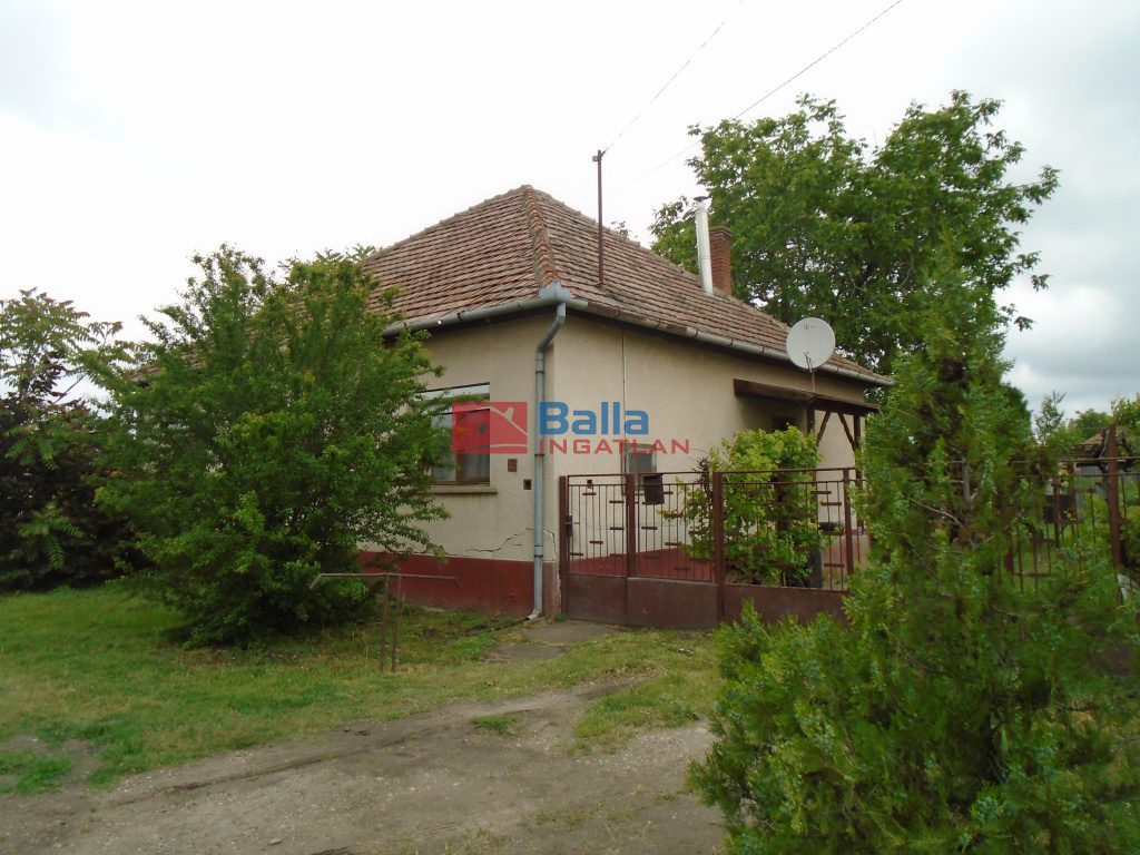 Jászkarajenő, Táncsics Mihály utca, 100 m²-es, családi ház, 3 szobás