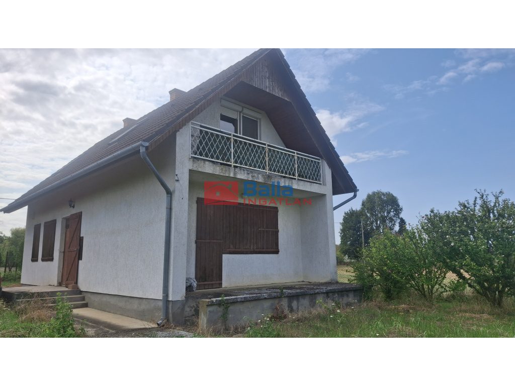 Karád, Déli részén, 115 m²-es, családi ház, 3 szobás, részben felújított állapotú