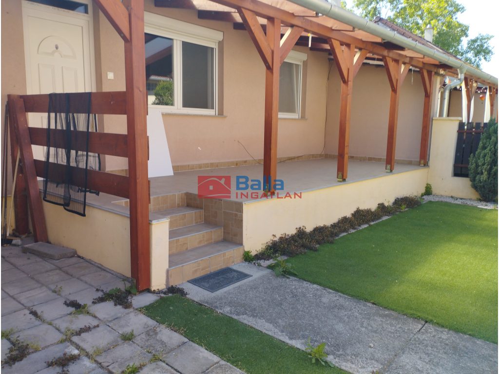 Majosháza, Focipálya közeli utca, 76 m²-es, sorház, 2+2 szobás