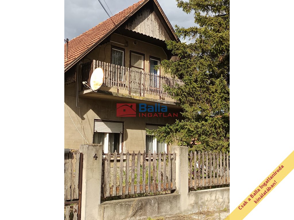 Ócsa, Ócsa központban, 88 m²-es, családi ház, 3 szobás, részben felújított állapotú