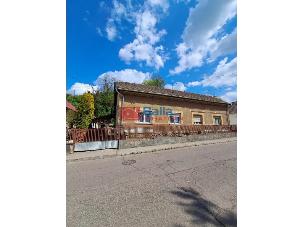 Ózd, Katona J. út, 75 m²-es, 2 generációs, családi ház, 6 szobás