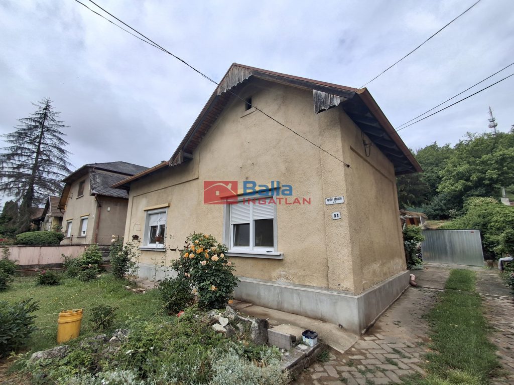 Ózd, Petőfi S. út, 150 m²-es, 2 generációs, családi ház, 5 szobás