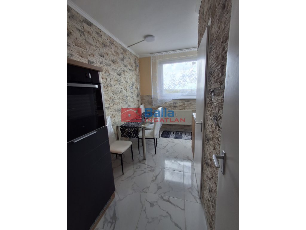 Ózd, Vasvár út, 51 m²-es, társasházi lakás, 2 szobás, felújított állapotú