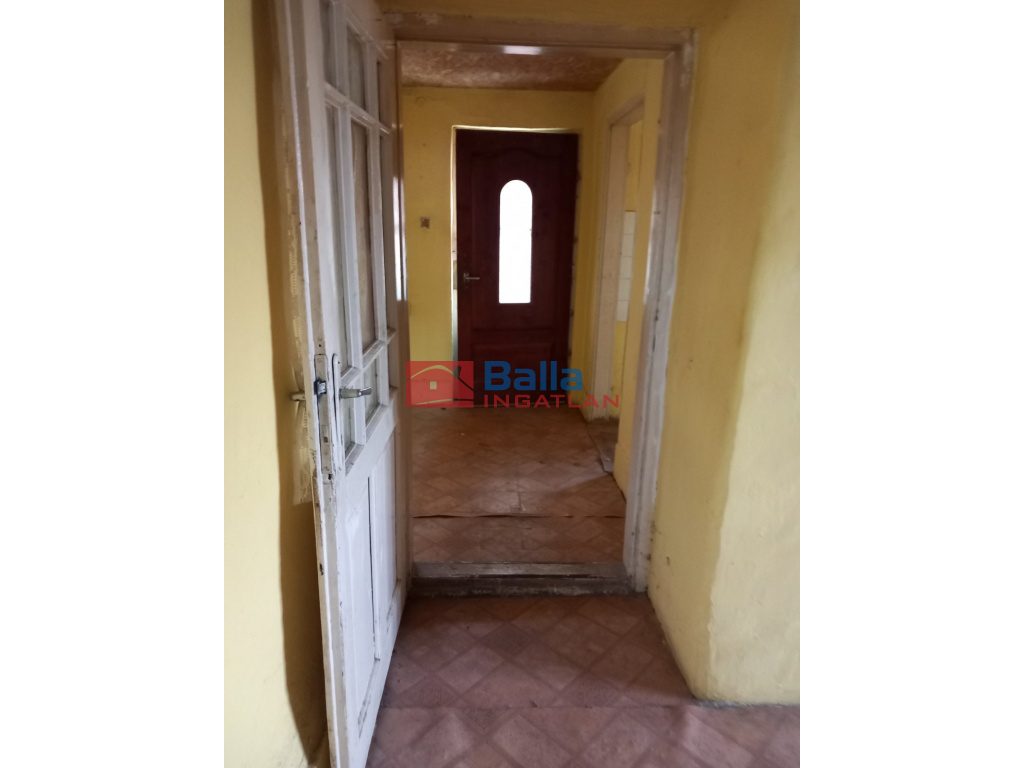Perkáta, Arany János utca, 70 m²-es, családi ház, 3 szobás, felújítandó állapotú