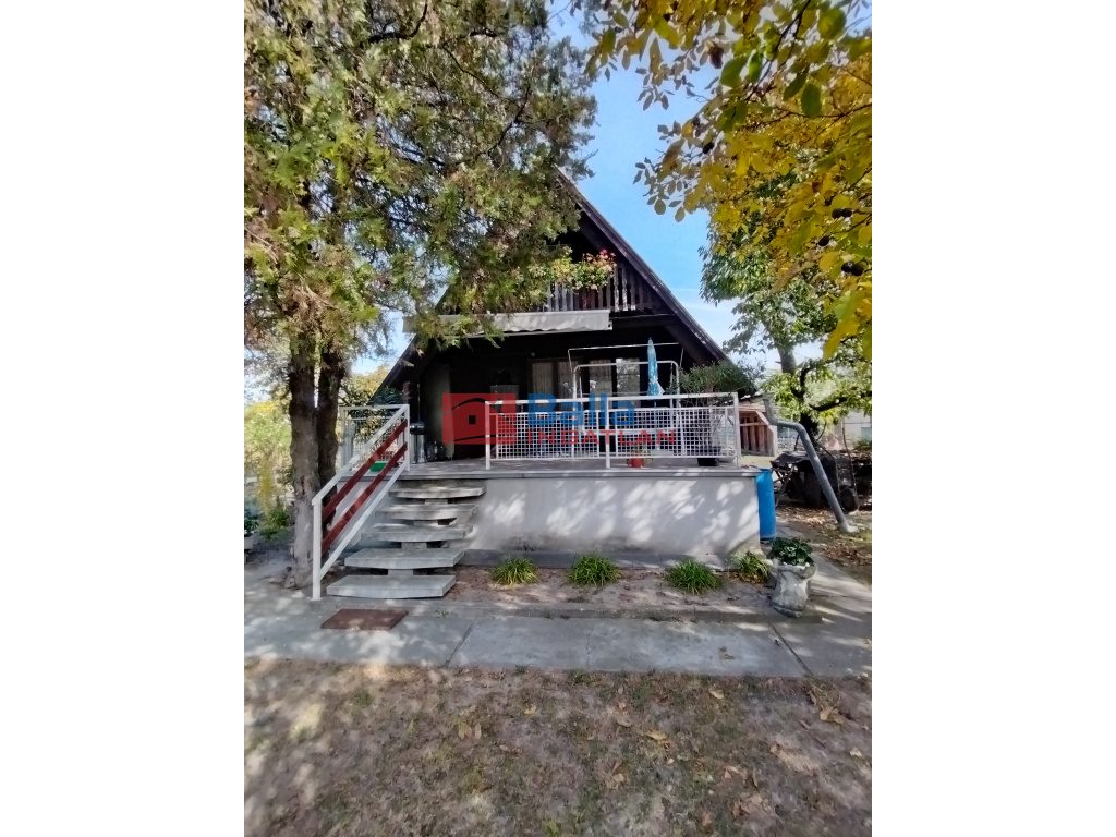 Szigetszentmiklós, Kavicsos tó közeli utca, 50 m²-es, 1. emeleti, üdülő