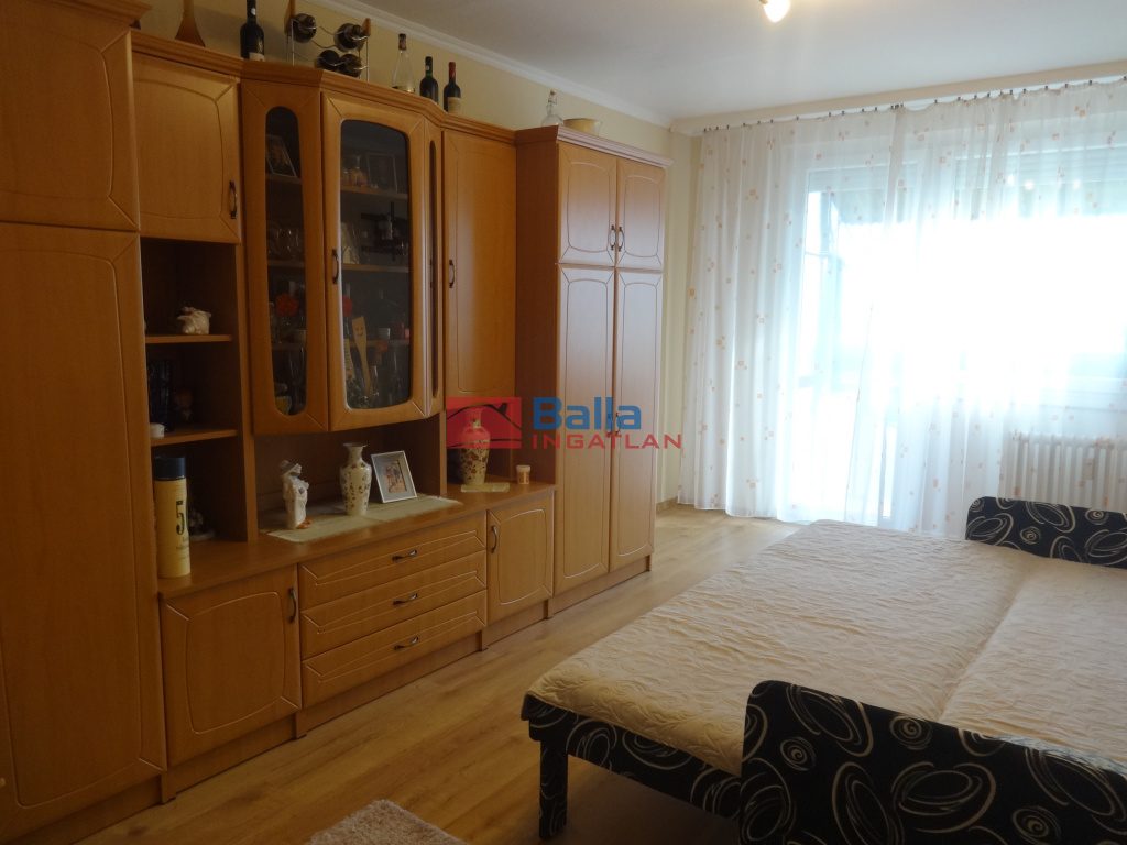Szolnok, Malom utca, 68 m²-es, társasházi lakás, 3 szobás, felújított / újszerű állapotú