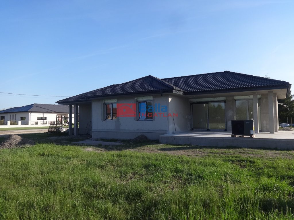 Tiszakécske, Dr. Tóth Géza utca, 95 m²-es, családi ház, 3 szobás
