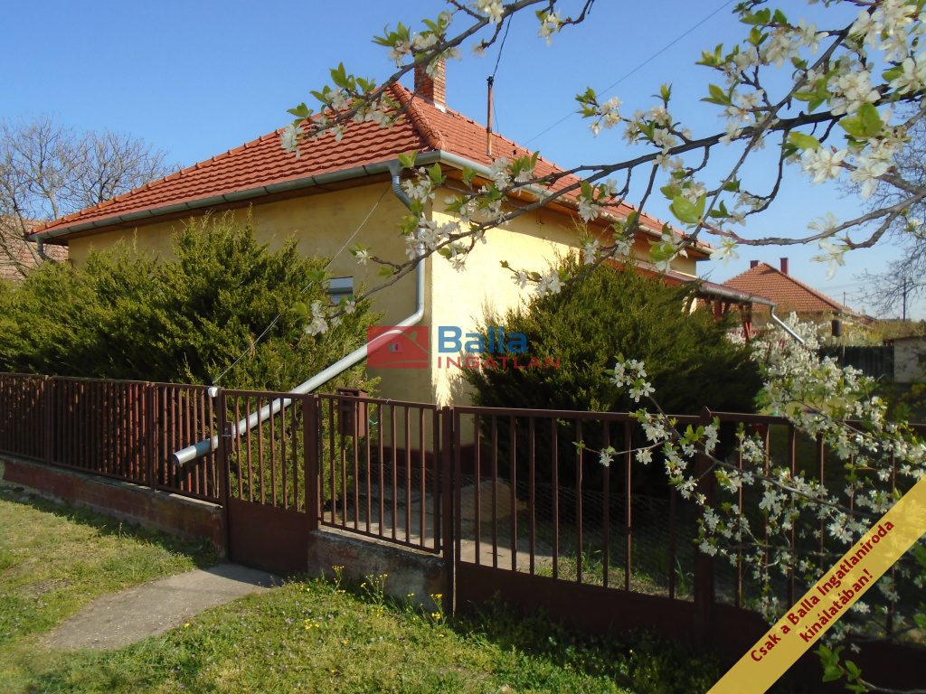 Tiszakécske, Gábor Áron utca, 70 m²-es, családi ház, 2 szobás