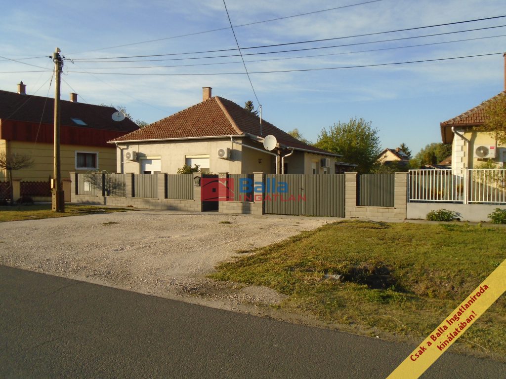 Tiszakécske, Hősök útja, 134 m²-es, családi ház, 3 szobás, részben felújított állapotú